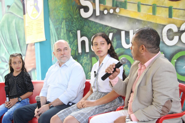 Gobernación de Antioquia celebra el Día del Maestro dialogando con ellos en el territorio