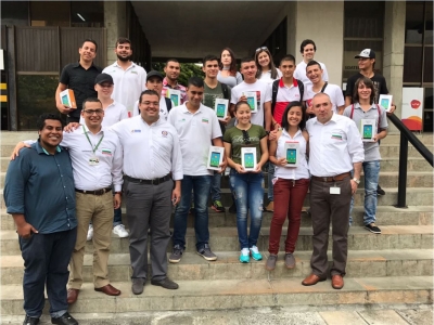 Entrega de tabletas InnovaLAB