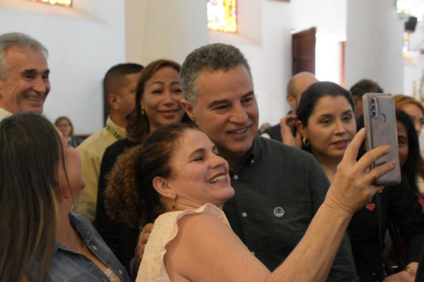 Gobernador de Antioquia celebró el Día del Maestro con anuncios para los docentes del Departamento