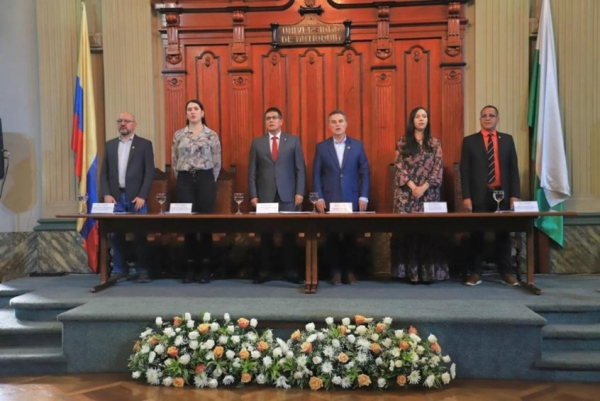 En el Día Clásico de la Universidad de Antioquia, el Gobernador anunció la firma de un documento de donación de terrenos para una ciudadela universitaria en Andes