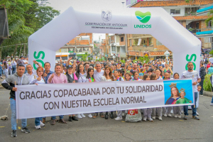 1.589 estudiantes de la Escuela Normal María Auxiliadora de Copacabana retornaron a su institución educativa