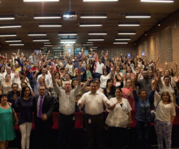 Docentes de Antioquia reciben tabletas digitales