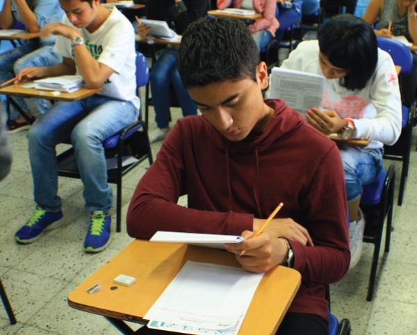 5.930 estudiantes de los grados 11° de las Instituciones Educativas oficiales de Antioquia participan en el simulacro del examen de admisión de la UdeA