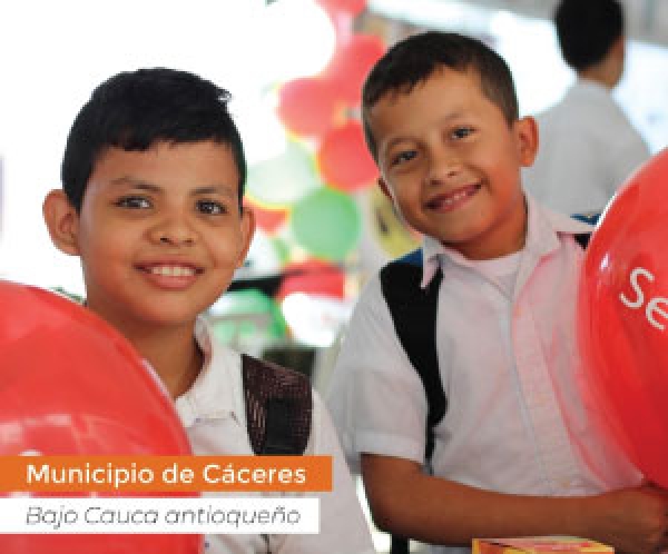 La Secretaría de Educación presente en la Feria de Servicios Antioquia Cercana en el municipio de Cáceres