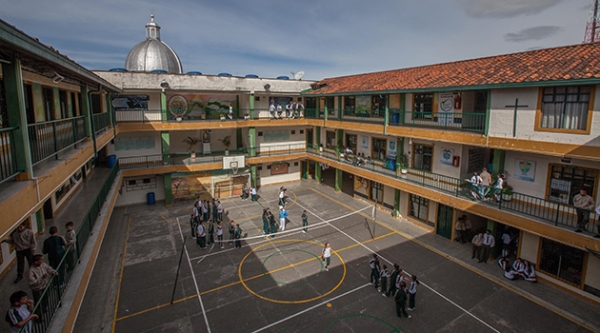 Gobernación evalúa medida extraordinaria de contratación para servicios generales en los colegios de Antioquia