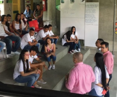 Los jóvenes de Anzá recibieron tabletas por su participación en InnovaLab