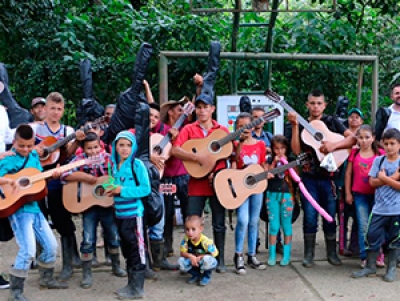 El Carmen de Viboral le apuesta a la educación al compás de las cuerdas