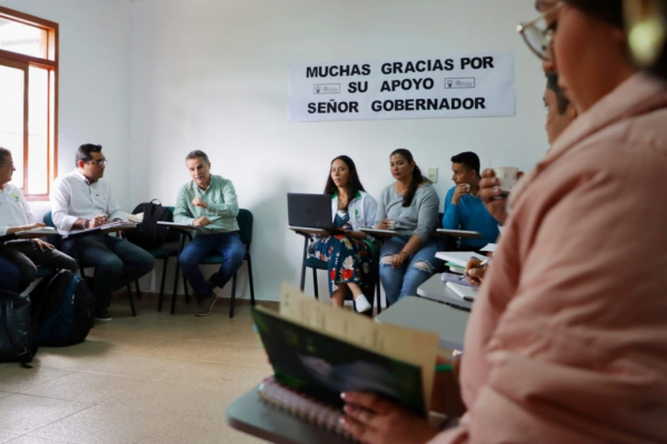 Gobernador Aníbal Gaviria acompañó a la institucionalidad de Toledo en la atención al caso por el suicidio de dos menores